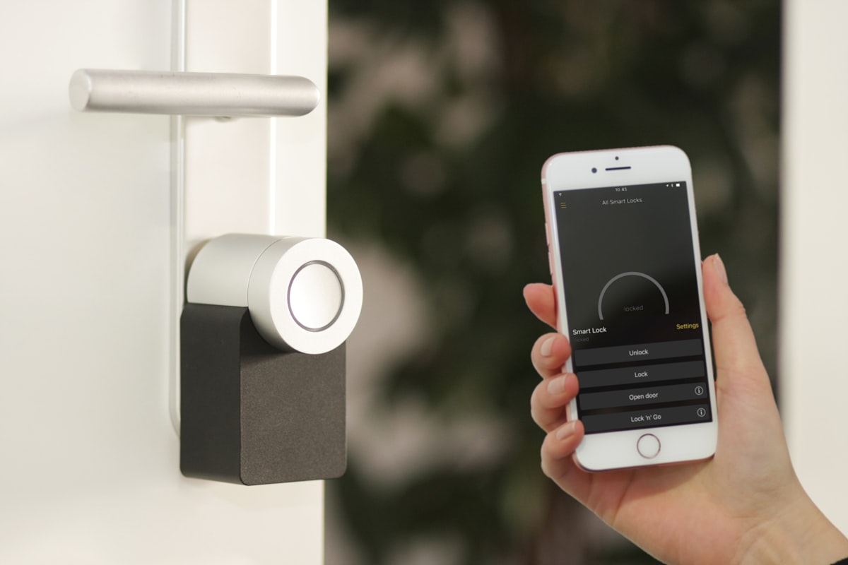 Smart home automation - controlling a smart lock from a phone
